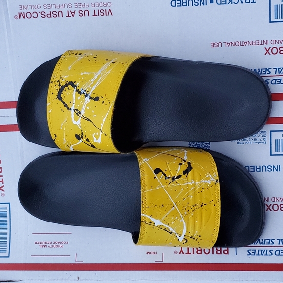 - Mens Yellow Splatter Addias Slides - Picture 3 of 3